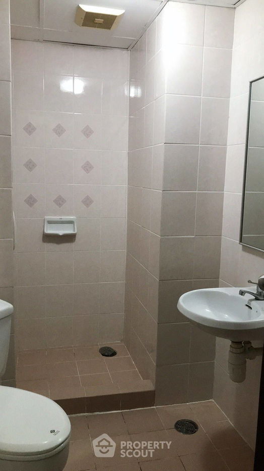 picture 3-BR Condo at SV City Rama 3 Condominium close to Phra Ram 3 (ID 2306039) - 19/20