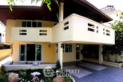 Houses for sale Max Valu Pattanakarn : 3-BR House near ARL Hua Mak (ID 2149329)