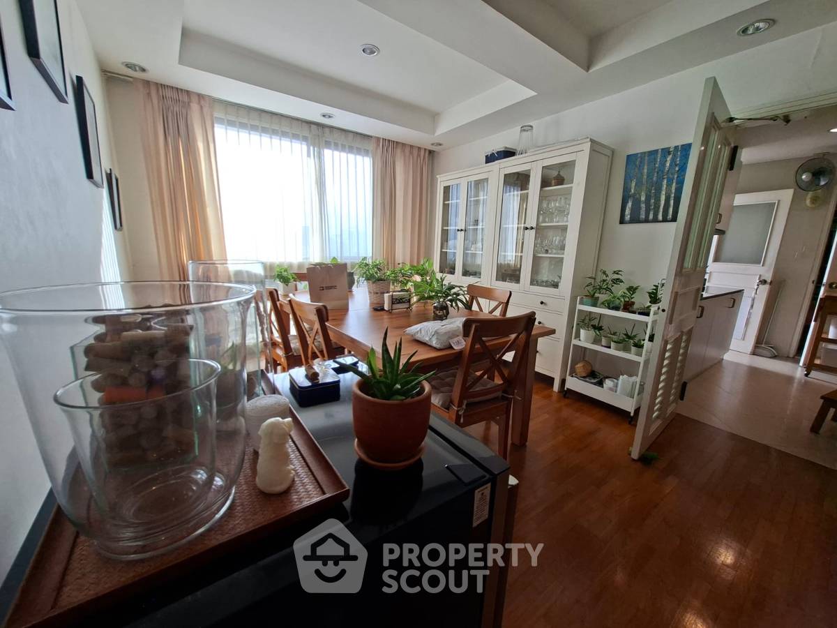 picture 3-BR Condo at Regent On The Park 1 (Sukhumvit 26) near BTS Phrom Phong (ID 2305545) - 1/8