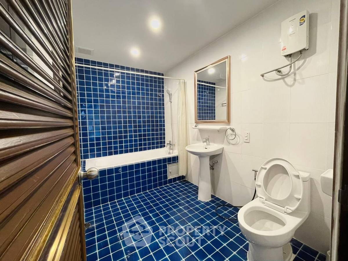 picture 3-BR Condo at Acadamia Grand Tower near BTS Phrom Phong (ID 1822235) - 10/28