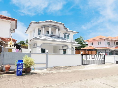 ขายราคาพิเศษ บ้านเดี่ยว 2 ชั้น 60.8 ตร.ว. 4นอน 3น้ำ ม.ริชชี่วิลล์ บ้านหลังใหญ่ ต้นโครงการ ฟังชั่นดีเยี่ยม พร้อมเฟอร์ พื้นที่กว้างมาก [กาญจนาภิเษก-345]