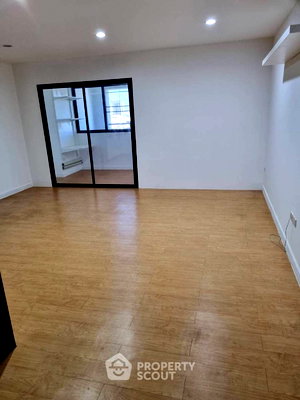 Condos for sale : 1-BR Condo at The Winning Tower near ARL Ramkhamhaeng (ID 2013723)