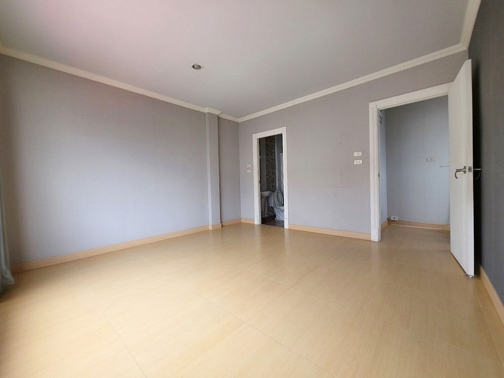 picture Call : 095-250-9015 Ratchathani 10 Village, 3-storey Townhouse, corner unit, next to garden, 49 sq.wa, 3 Beds, 4 Baths - 9/13