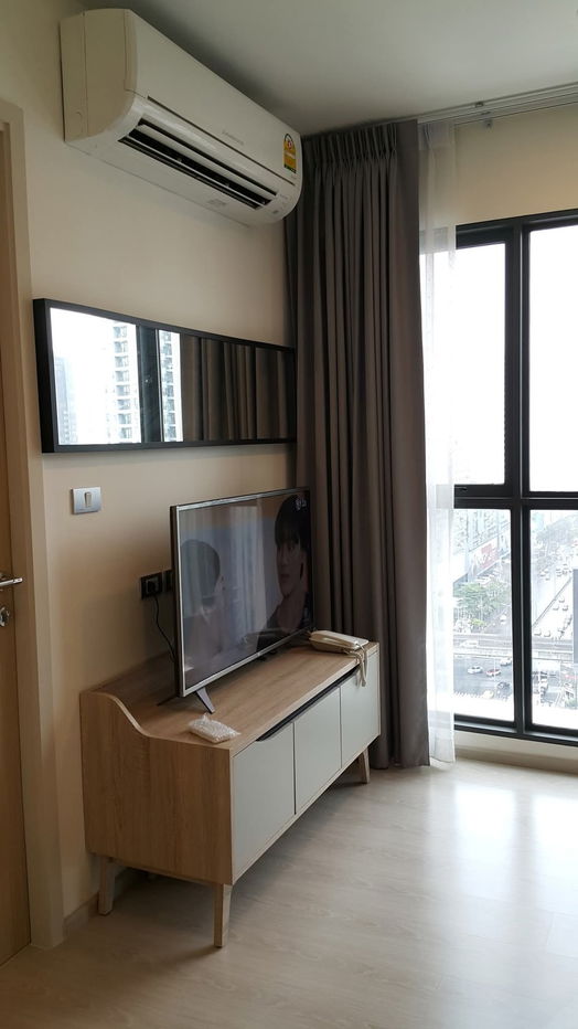 picture Rhythm Asoke 2  condo for rent Huaikhwang are nice and clean room in the best location of Huaykhwang  - 1/10