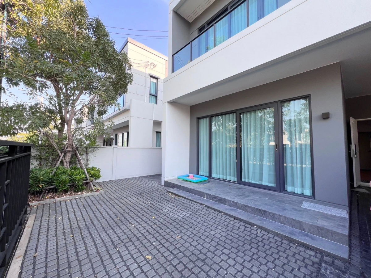 picture Luxury detached house in front of a garden, near the clubhouse, near Mega Bangna and leading international schools. - 14/16