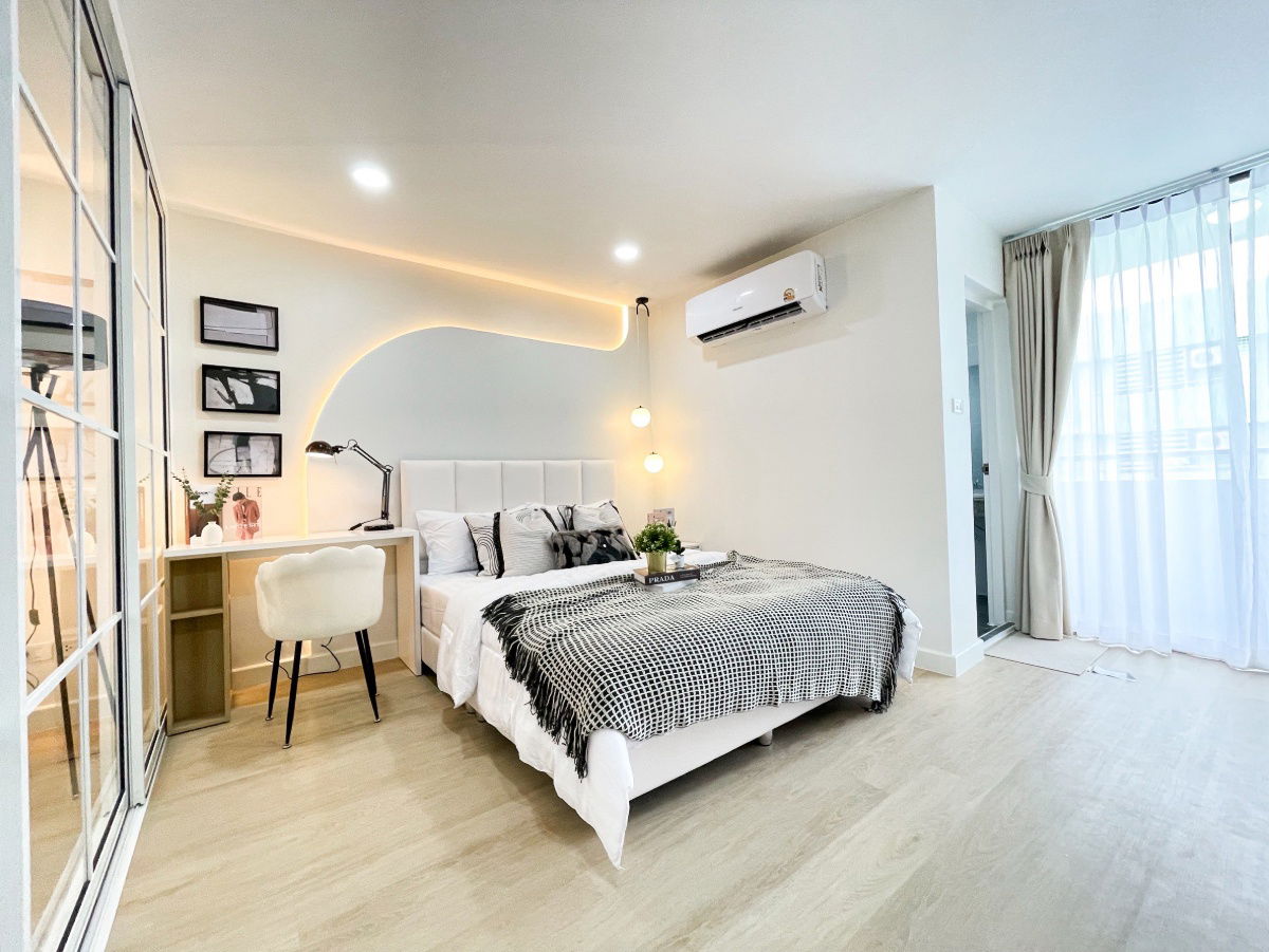 รูป (เจ้าของห้องขายเอง) [ 𝐑𝐚𝐭𝐜𝐡𝐚𝐝𝐚 𝐂𝐢𝐭𝐲 คอนโด ] 𝐌𝐑𝐓 ห้วยขวาง เพียง 𝟓𝟎𝟎 𝐦. | รีโนเวทใหม่กริ้บ | วิวสระ | ผ่อนเริ่ม 𝟔,𝐱𝐱𝐱 บ.  - รูปที่ 21/38