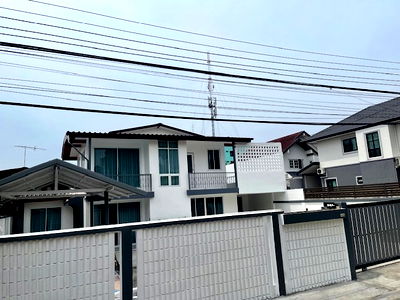 บ้านเดี่ยว ถนนลาดปลาเค้า : บ้านเดี่ยว 2 ชั้น ซอยพหลโยธิน48 พื้นที่ใช้สอย400 ตรม 74ตรว.ห่างรถไฟฟ้าเพียง950ม.