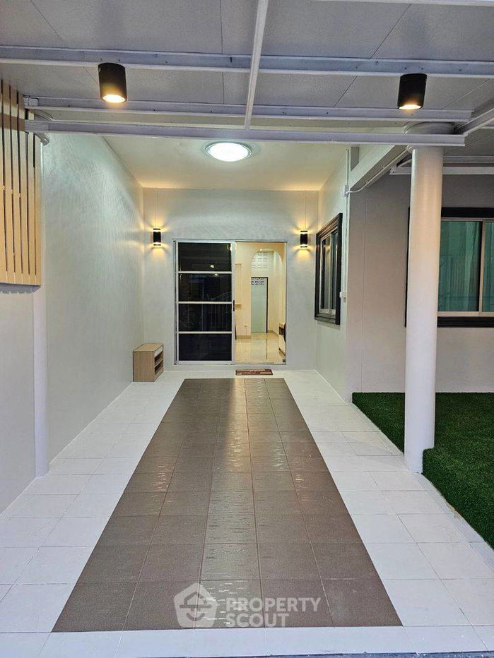 picture 2-BR House at Chokchai Village 4 close to East Pattaya (ID 2135218) - 2/13