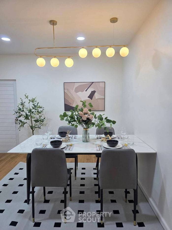 picture 4-BR House near MRT Huai Khwang (ID 2305013) - 8/14