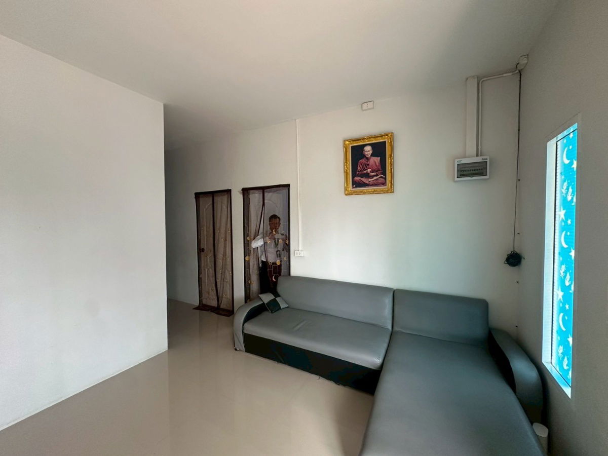 รูป บ้านพึ่งสร้าง  ขาย"ขาดทุน "ใจกลางเมืองปักธงชัย 150 ตร.ว 2.5 ล้านบาท - รูปที่ 19/27