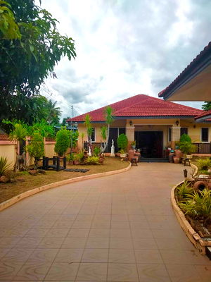 Houses for sale Chiang Mai : House for sale near Doi Saket hospital. Self-built house with strong structure