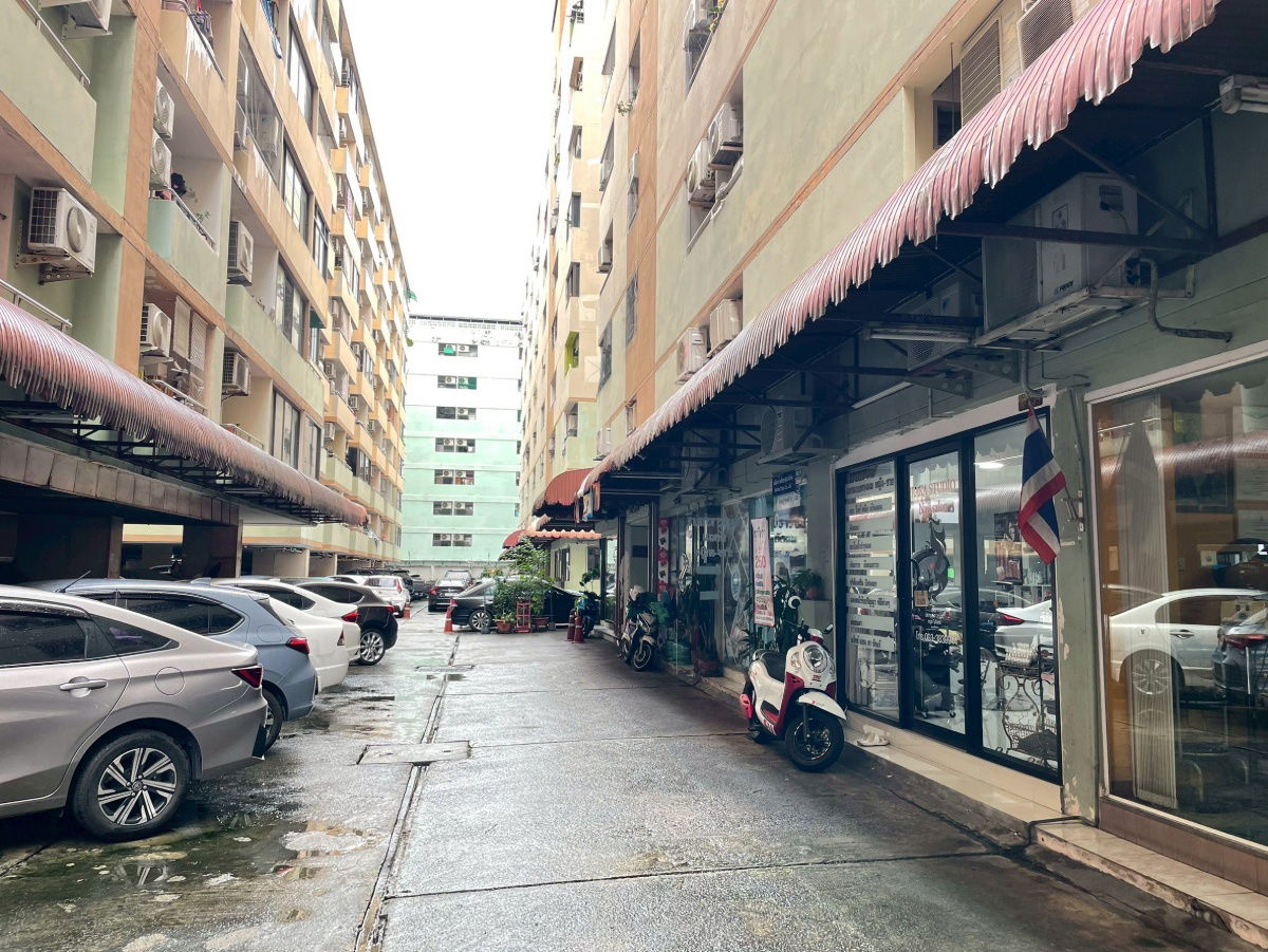 รูป (เจ้าของห้องขายเอง) [ 𝐑𝐚𝐭𝐜𝐡𝐚𝐝𝐚 𝐂𝐢𝐭𝐲 คอนโด ] 𝐌𝐑𝐓 ห้วยขวาง เพียง 𝟓𝟎𝟎 𝐦. | รีโนเวทใหม่กริ้บ | วิวสระ | ผ่อนเริ่ม 𝟔,𝐱𝐱𝐱 บ.  - รูปที่ 36/38