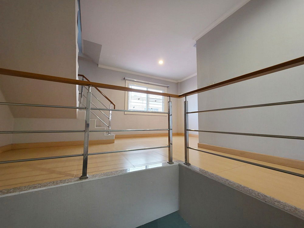 picture Call : 095-250-9015 Ratchathani 10 Village, 3-storey Townhouse, corner unit, next to garden, 49 sq.wa, 3 Beds, 4 Baths - 5/13