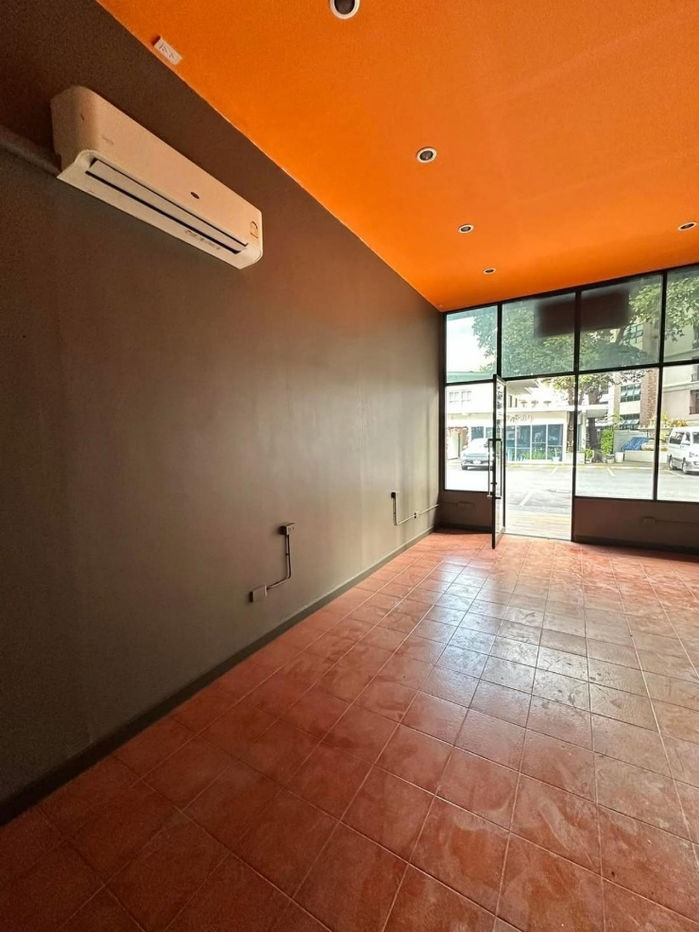 picture xāh̄ār s̄ảnạkngān h̄rụ̄x brikār t̀āng«
Space for rent for operating a restaurant, office, or various services
 - 4/6