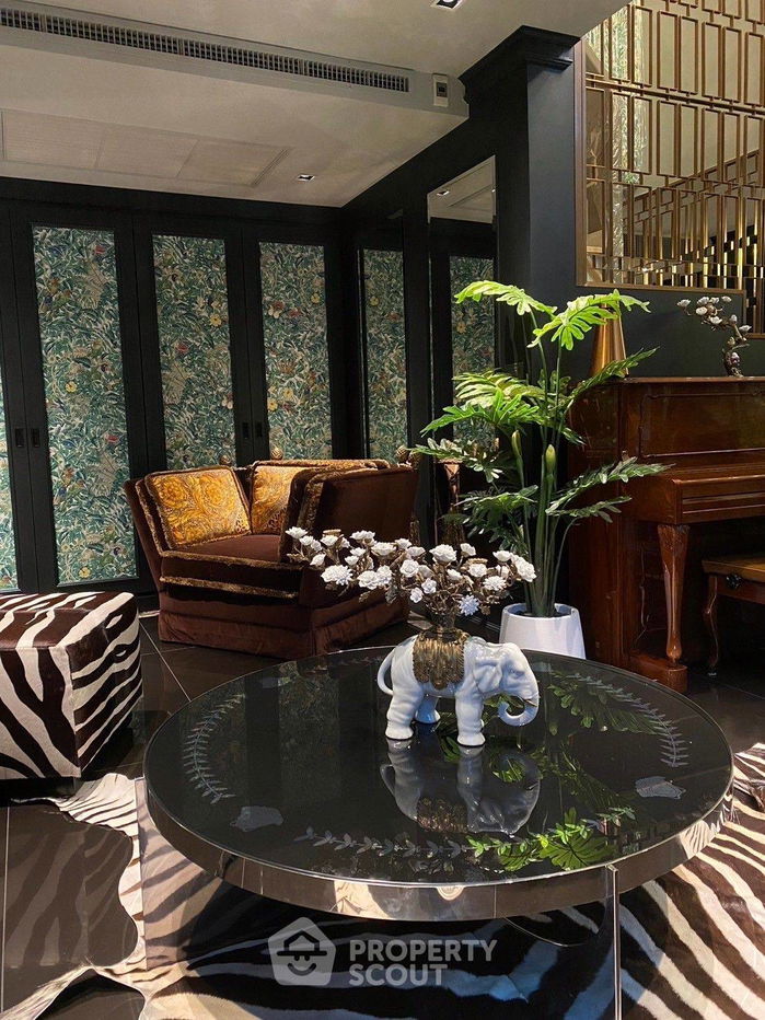 picture Unique duplex home with garden access in the heart of Soi Langsuan for sale (Freehold) (ID 1734676) - 4/23