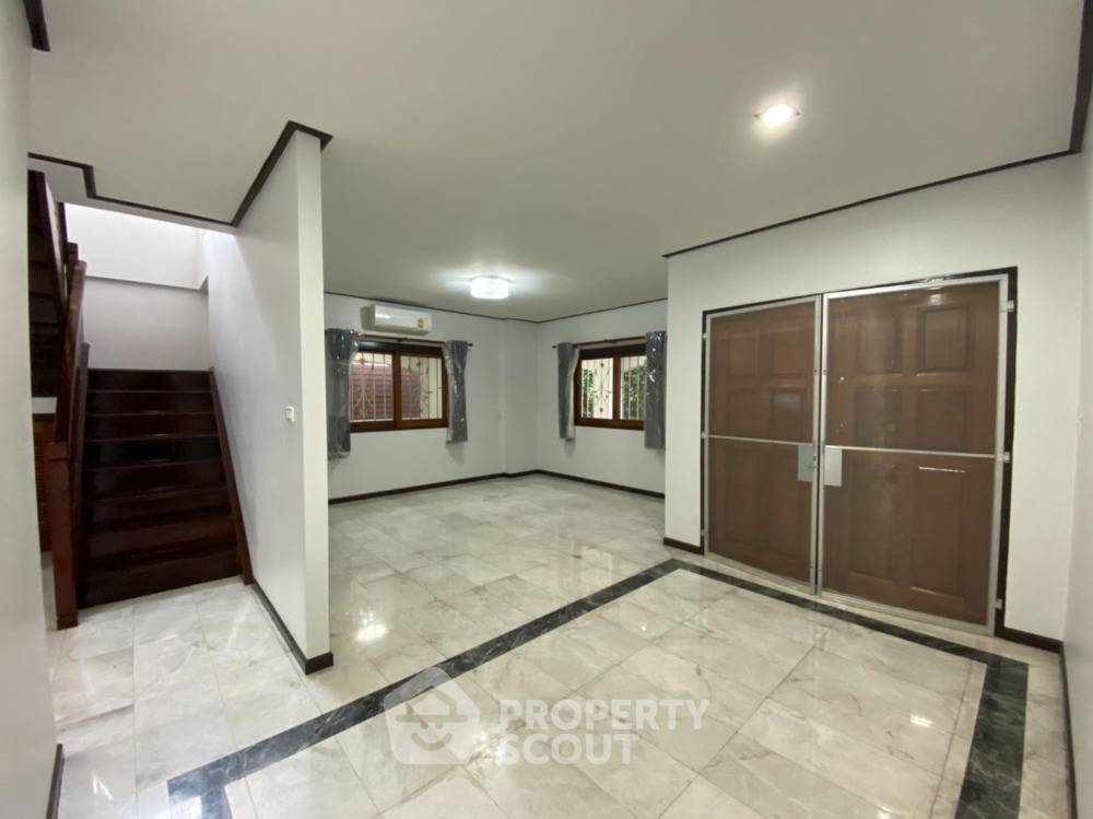 picture 4-BR House near BTS Sanam Pao (ID 1110367) - 8/10