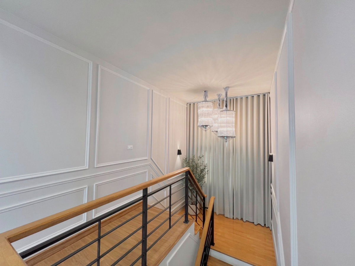 picture Luxury detached house in front of a garden, near the clubhouse, near Mega Bangna and leading international schools. - 10/16