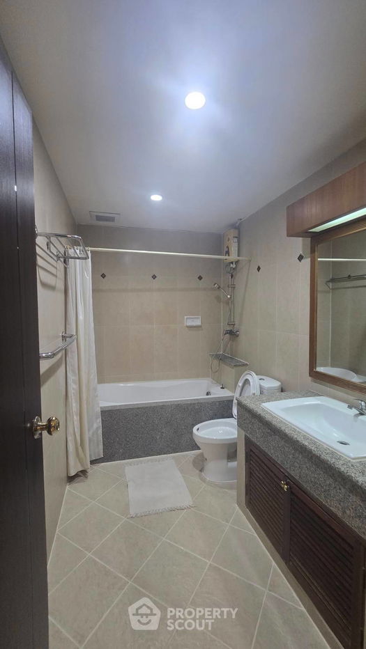 picture 3-BR Condo at Top View Tower Condominium near BTS Thong Lor (ID 2306242) - 3/8