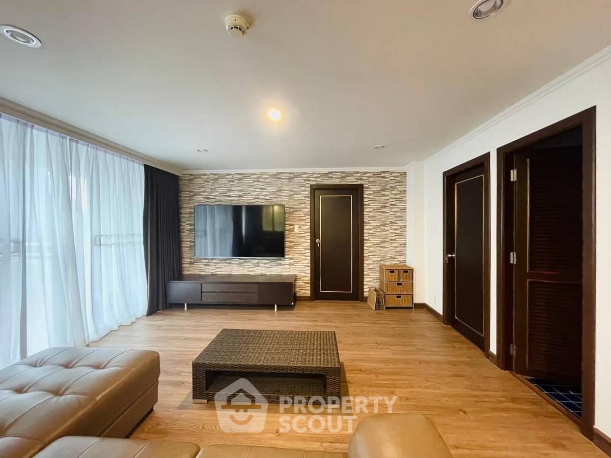 picture 3-BR Condo at Acadamia Grand Tower near BTS Phrom Phong (ID 1822235) - 4/28