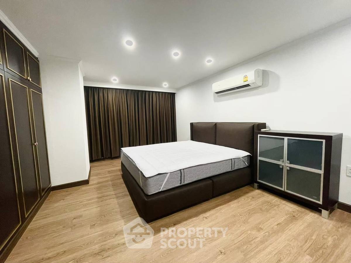 picture 3-BR Condo at Acadamia Grand Tower near BTS Phrom Phong (ID 1822235) - 7/28