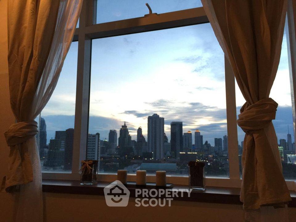 picture 1-BR Condo at Circle Condominium near MRT Phetchaburi (ID 375158) - 7/11