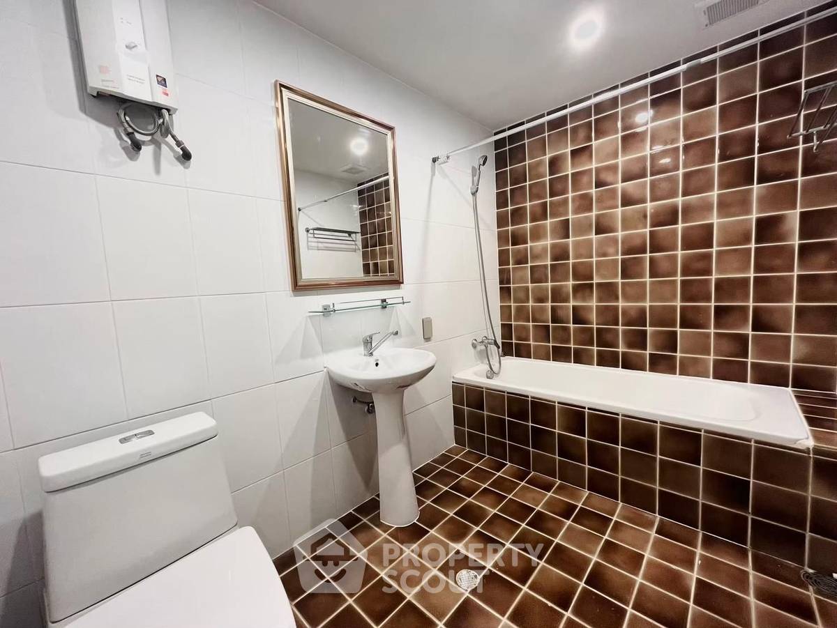 picture 3-BR Condo at Acadamia Grand Tower near BTS Phrom Phong (ID 1822235) - 23/28