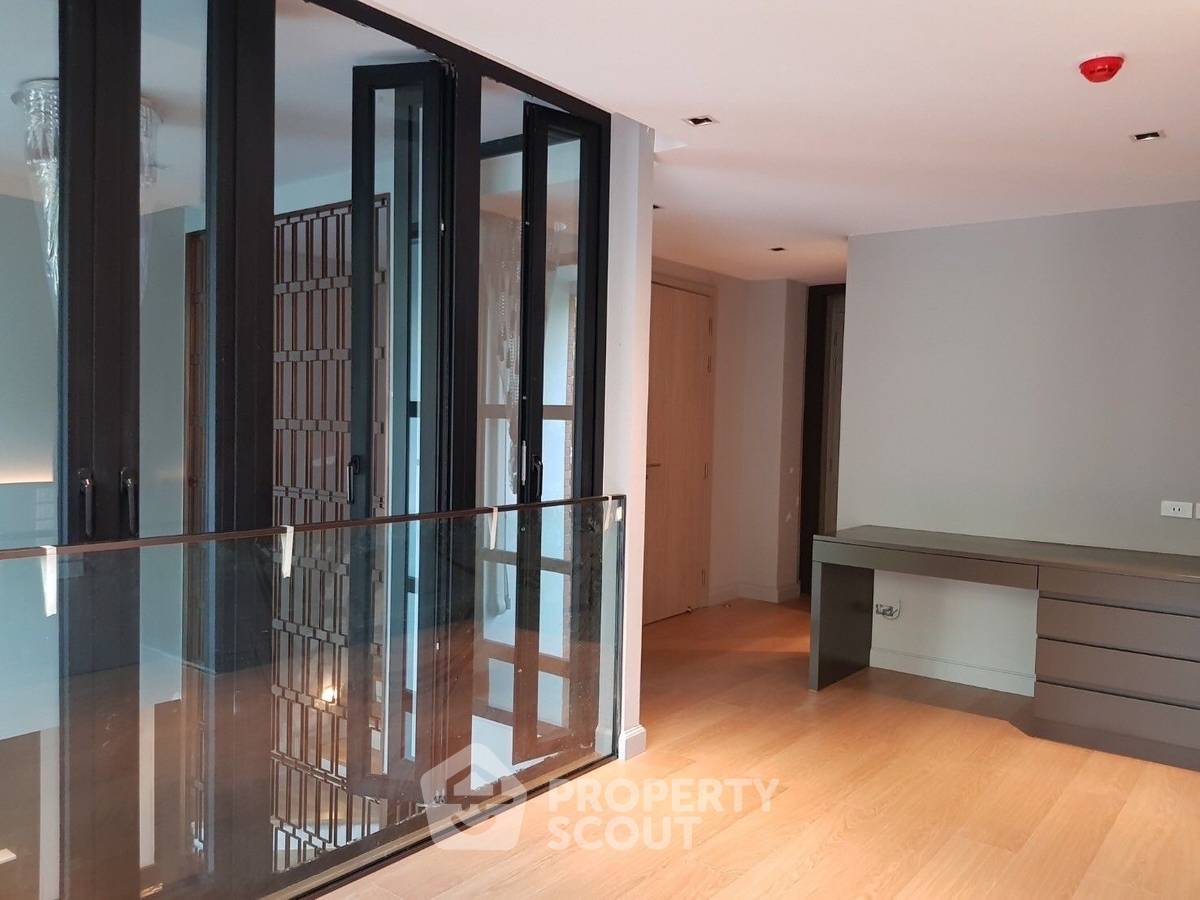 picture Unique duplex home with garden access in the heart of Soi Langsuan for sale (Freehold) (ID 1734676) - 18/23