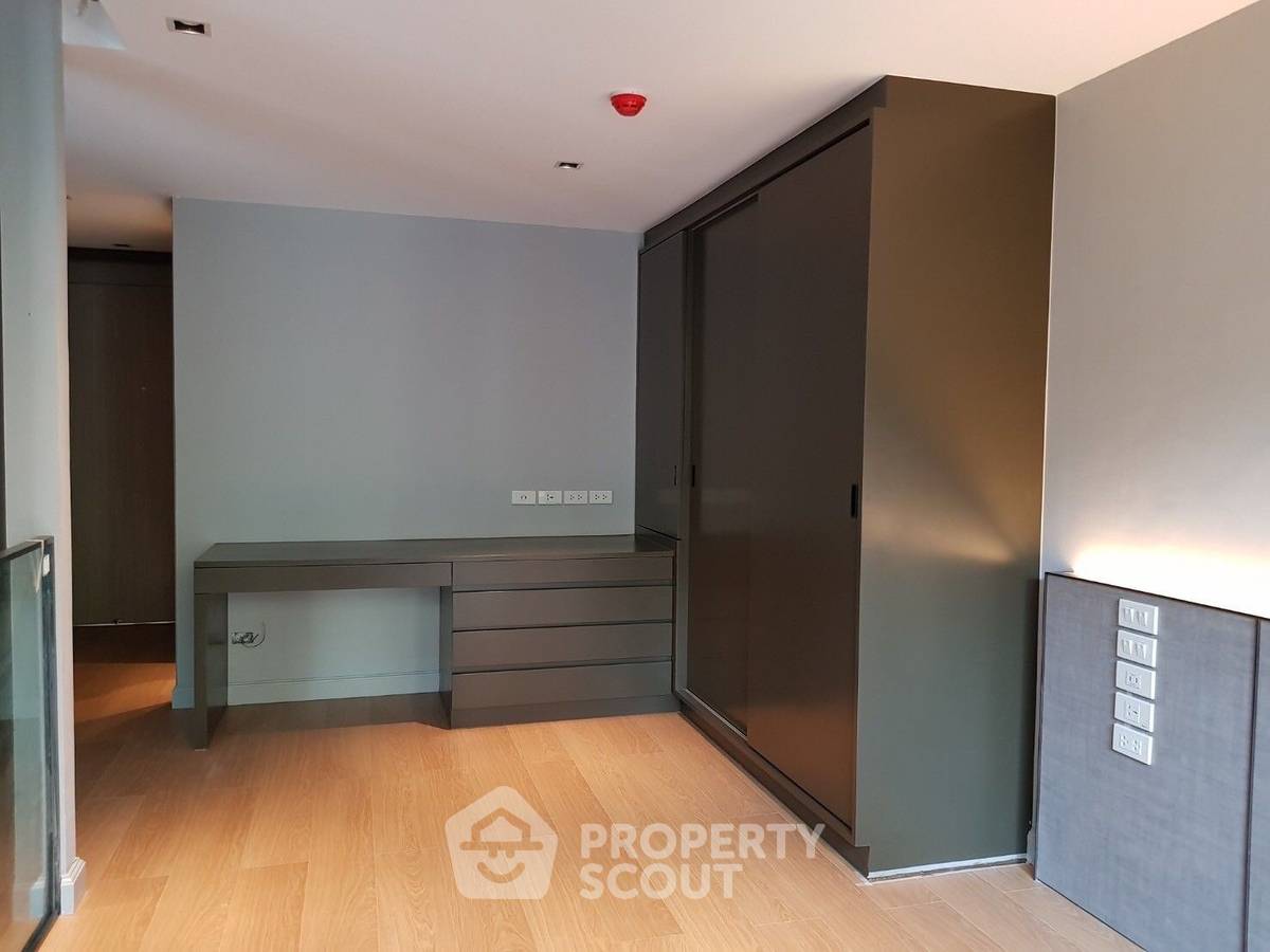 picture Unique duplex home with garden access in the heart of Soi Langsuan for sale (Freehold) (ID 1734676) - 16/23