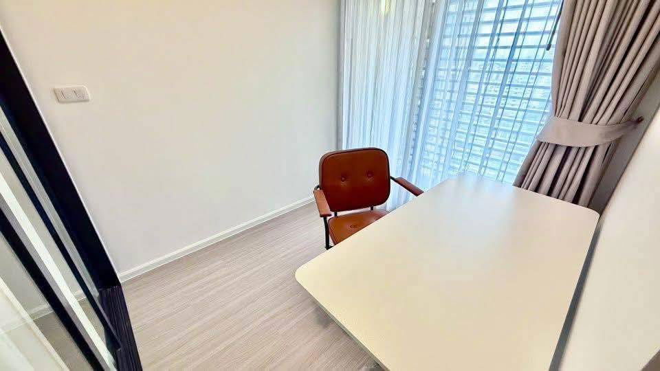 picture Denim Chatuchak 🚆 Prime Location near BTS/MRT – Stylish Corner Unit, 18,000 THB/Month - 8/16