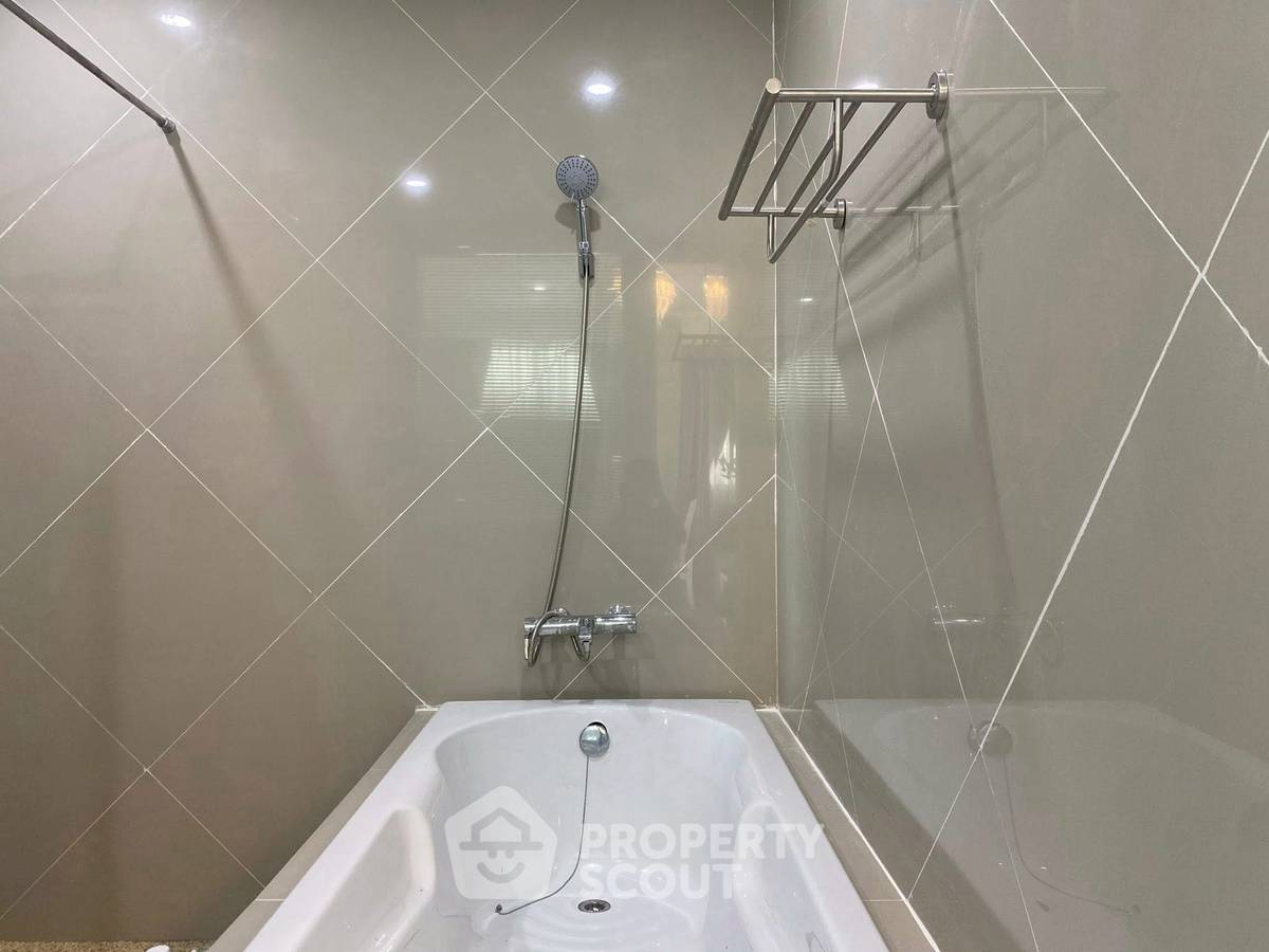 picture 1-BR Condo at Diamond Suites Resort close to Pattaya South (ID 2306181) - 8/17