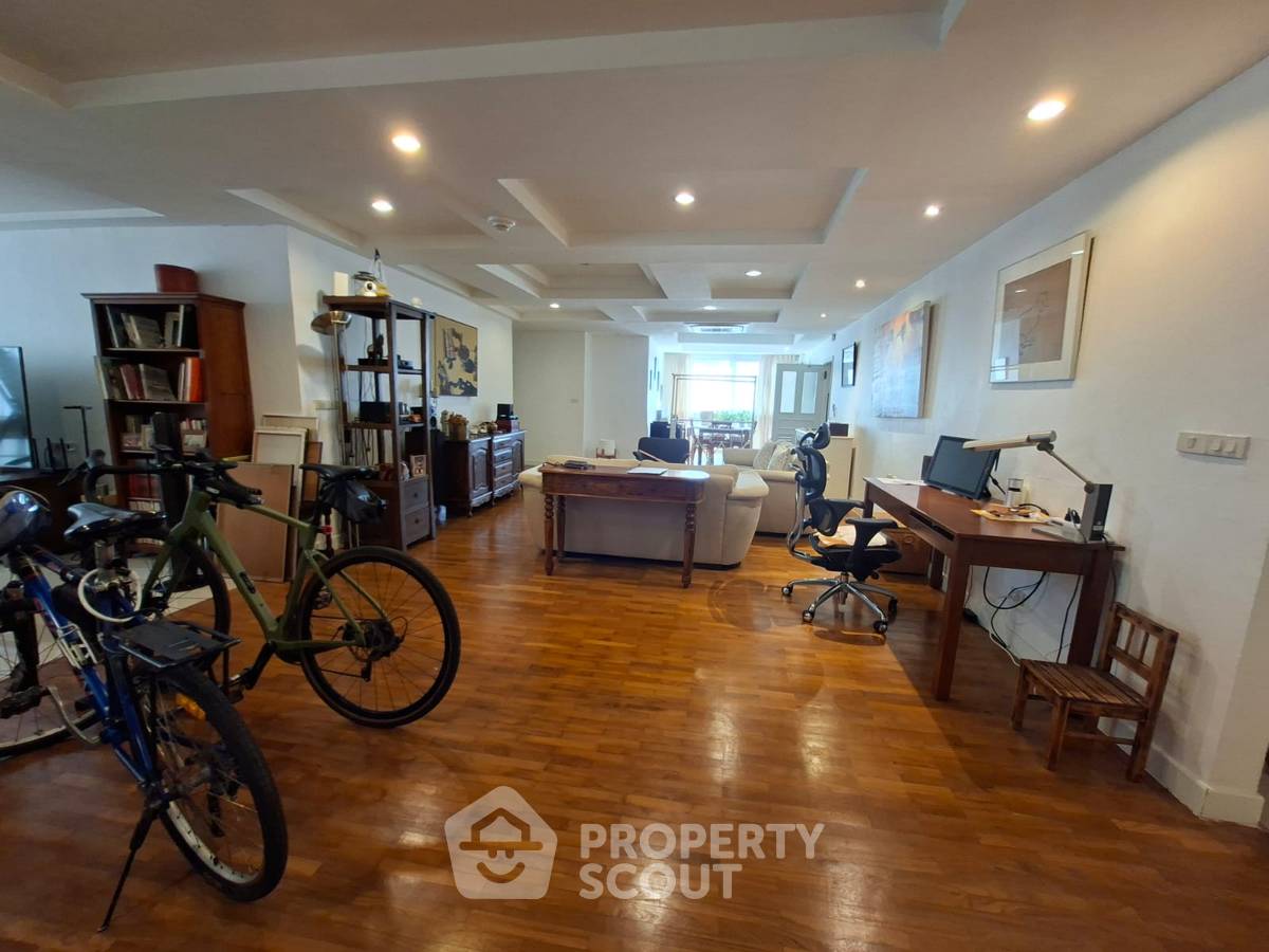 picture 3-BR Condo at Regent On The Park 1 (Sukhumvit 26) near BTS Phrom Phong (ID 2305545) - 4/8