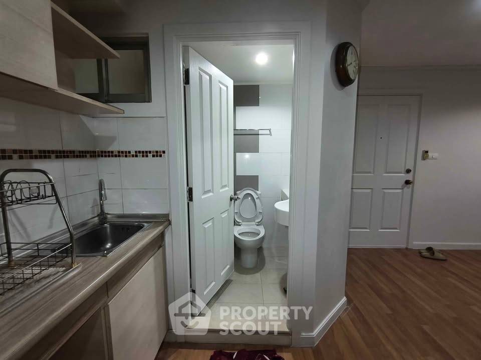 picture 1-BR Condo at Lumpini Place Ratchayothin near BTS Ratchayothin (ID 2307319) - 3/8