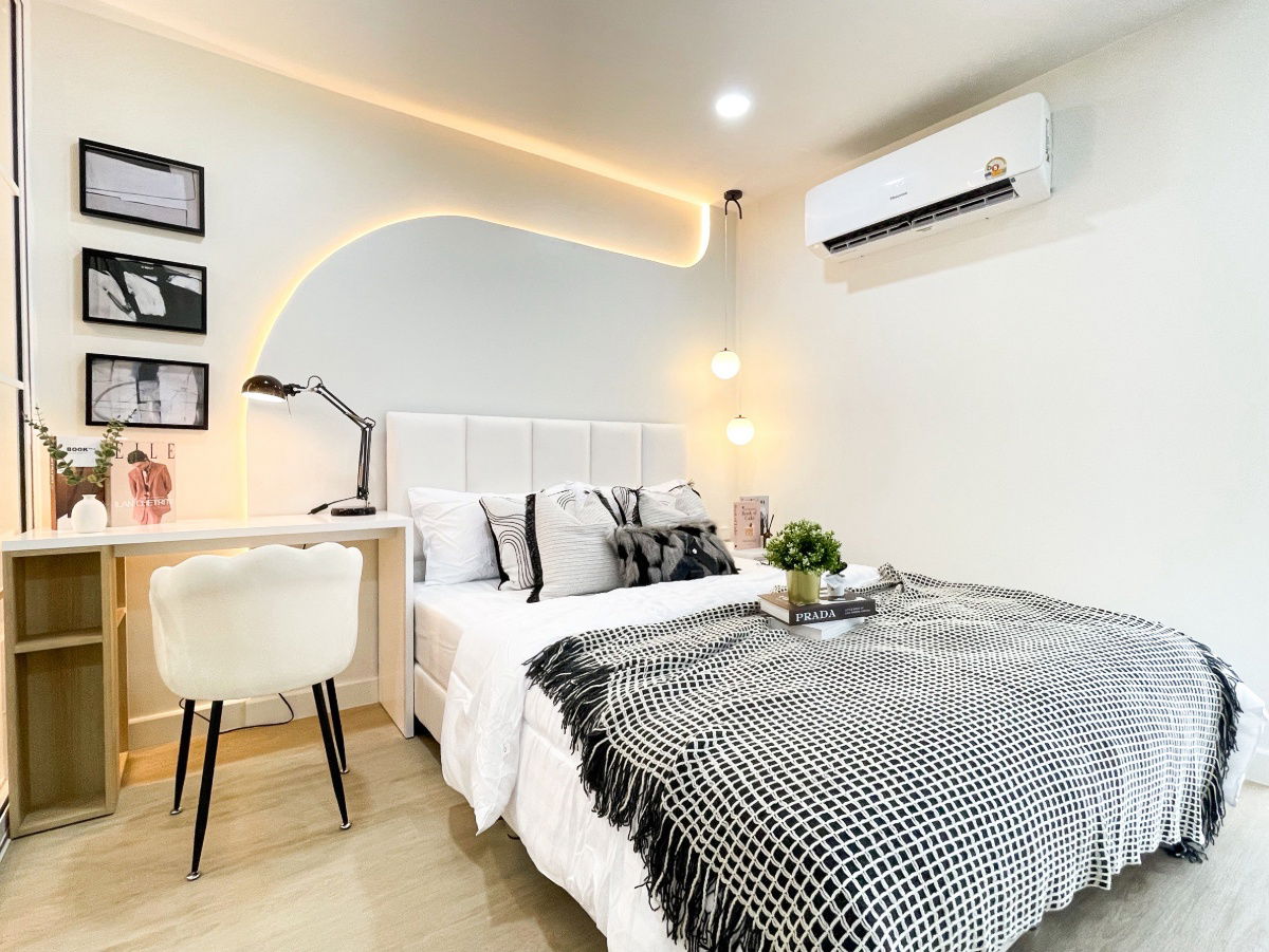 รูป (เจ้าของห้องขายเอง) [ 𝐑𝐚𝐭𝐜𝐡𝐚𝐝𝐚 𝐂𝐢𝐭𝐲 คอนโด ] 𝐌𝐑𝐓 ห้วยขวาง เพียง 𝟓𝟎𝟎 𝐦. | รีโนเวทใหม่กริ้บ | วิวสระ | ผ่อนเริ่ม 𝟔,𝐱𝐱𝐱 บ.  - รูปที่ 1/38