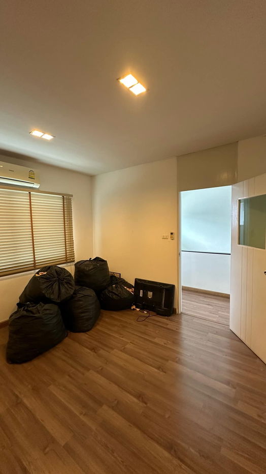 picture For Rent : Townhome Office with Equipment - 5/6