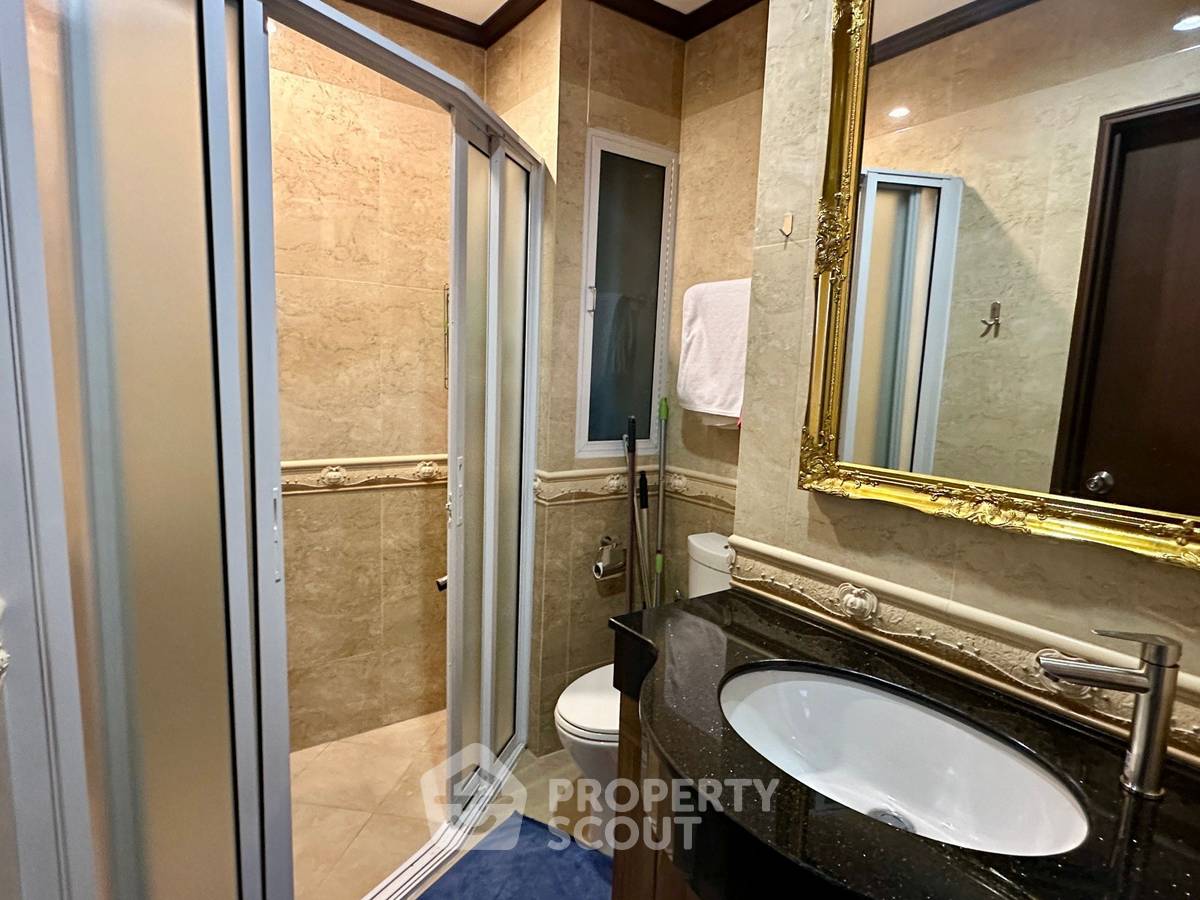 picture 2-BR Condo at Siam Oriental Twins Pratumnak close to Phratamnak (ID 1906903) - 12/12