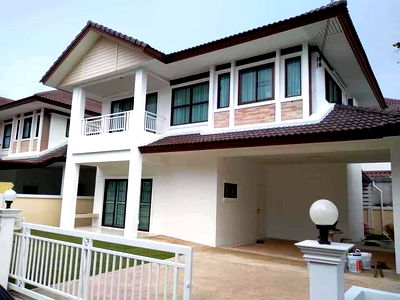 Houses for sale Chonburi : Two-storey detached house for sale, Golden Park Village, Rai Kluai Road, Sriracha, Chonburi