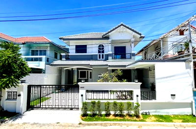 บ้านเดี่ยว ชลบุรี : ขายบ้านเดี่ยวรีโนเวทใหม่สวย ม.อัมพรเพลส ไร่กล้วย ศรีราชา ทำเลดีติดถนน