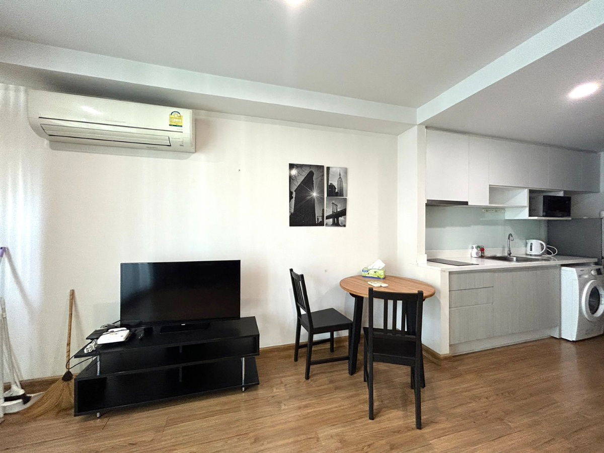 picture Room for rent at Nimmana Condo, swimming pool view, corner room, rent 19,000 baht per month, call065-0084111  Art - 13/14
