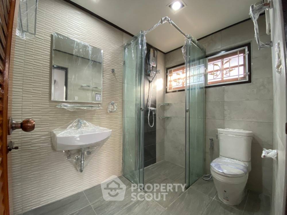 picture 4-BR House near BTS Sanam Pao (ID 1110367) - 6/10