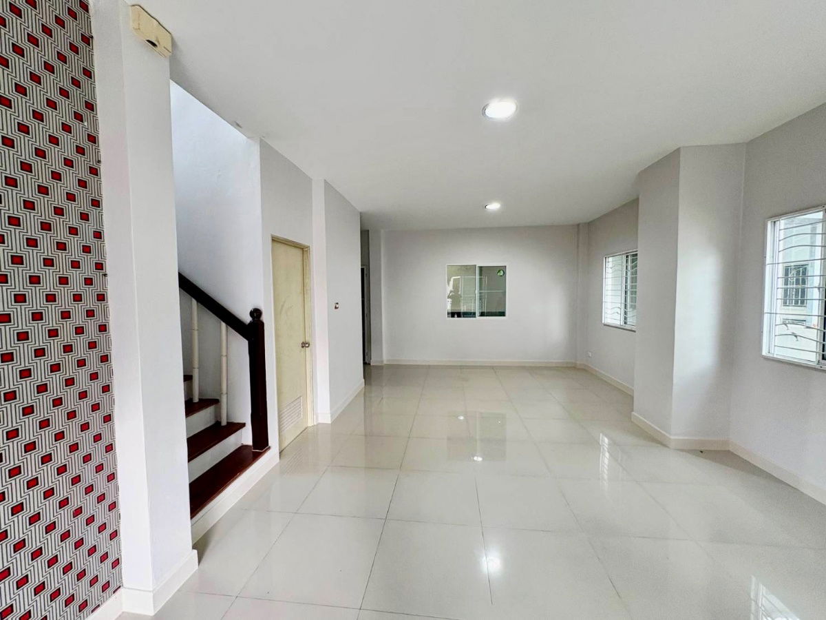 picture For Sale: 2-Storey Detached House – Lanceo Ramkhamhaeng–Wongwaen (Mistine) Just 15 minutes from Suvarnabhumi Airport - 8/37