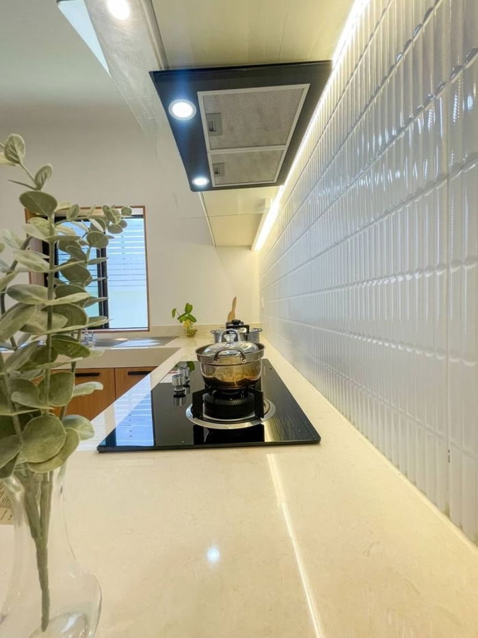 รูป ขายบ้านเดี่ยวรีโนเวทใหม่สวย ม.อัมพรเพลส ไร่กล้วย ศรีราชา ทำเลดีติดถนน - รูปที่ 3/20