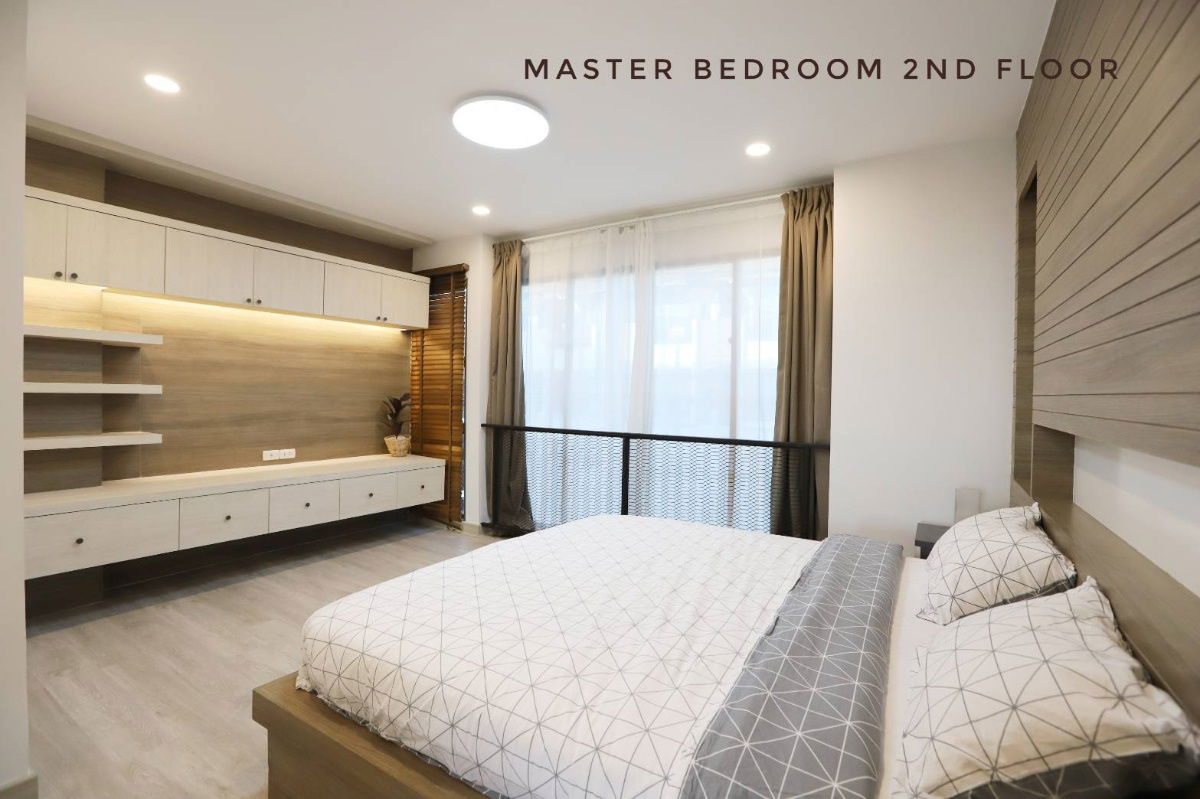 picture 3 stories Townhome 3 bed 4 bath 200 Sq.m. Near BTS Bangchak "The Private" Sukhumvit 62 Rent 65K Fully furnished - 9/13