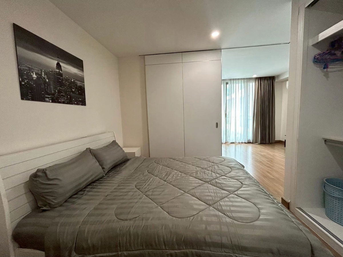 picture Room for rent at Nimmana Condo, swimming pool view, corner room, rent 19,000 baht per month, call065-0084111  Art - 5/14