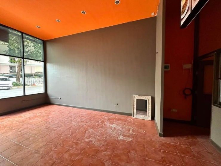 picture xāh̄ār s̄ảnạkngān h̄rụ̄x brikār t̀āng«
Space for rent for operating a restaurant, office, or various services
 - 6/6