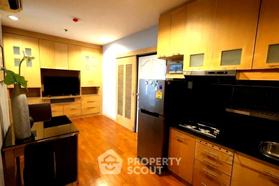 Condos for rent : 200m To BTS Phaya Thai | 2-BR Pathumwan Resort Condo (ID 2305759)