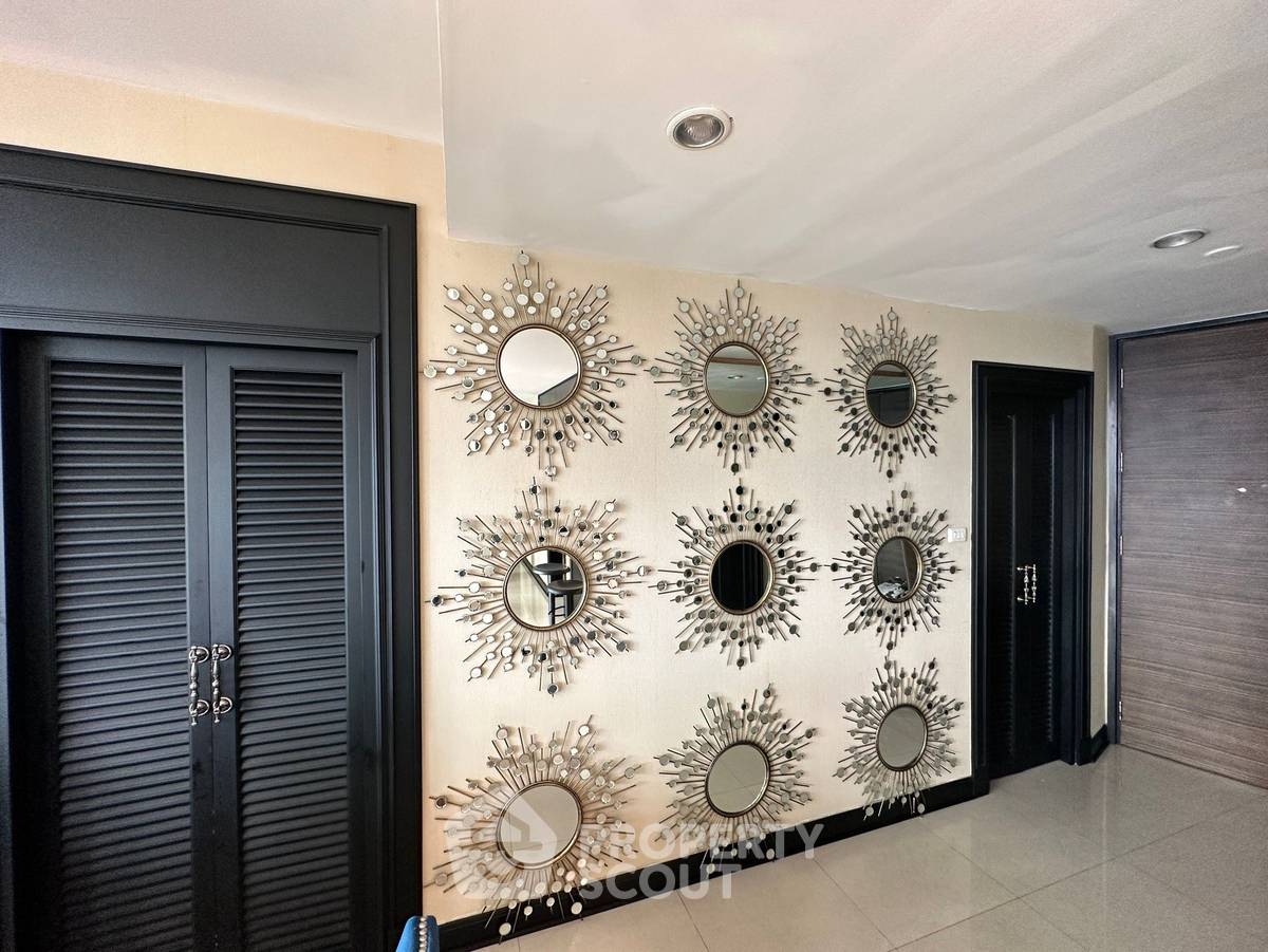 picture 3-BR Condo at Watermark Chaophraya near BTS Krung Thon Buri (ID 2229570) - 8/19