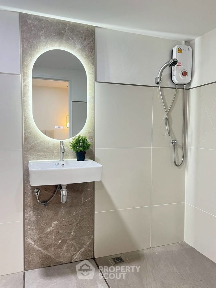 picture 4-BR House near MRT Huai Khwang (ID 2305013) - 14/14