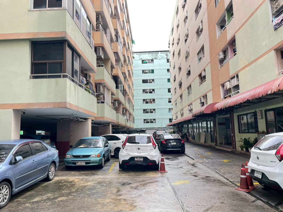 รูป (เจ้าของห้องขายเอง) [ 𝐑𝐚𝐭𝐜𝐡𝐚𝐝𝐚 𝐂𝐢𝐭𝐲 คอนโด ] 𝐌𝐑𝐓 ห้วยขวาง เพียง 𝟓𝟎𝟎 𝐦. | รีโนเวทใหม่กริ้บ | วิวสระ | ผ่อนเริ่ม 𝟔,𝐱𝐱𝐱 บ.  - รูปที่ 37/38