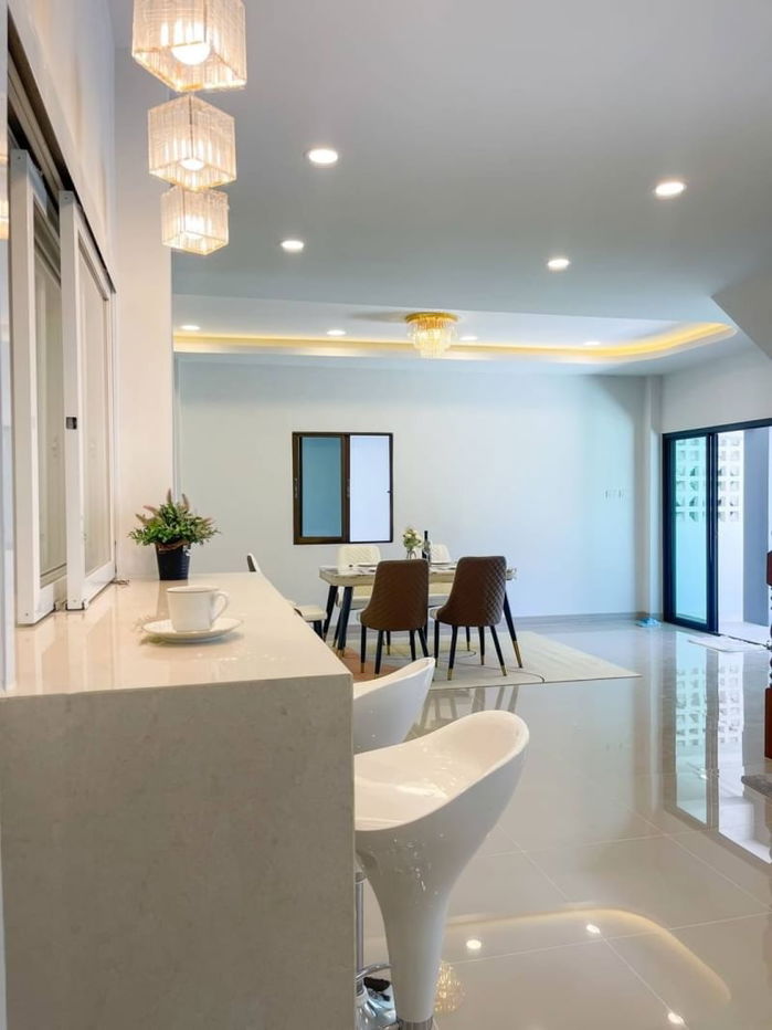 รูป ขายบ้านเดี่ยวรีโนเวทใหม่สวย ม.อัมพรเพลส ไร่กล้วย ศรีราชา ทำเลดีติดถนน - รูปที่ 17/20