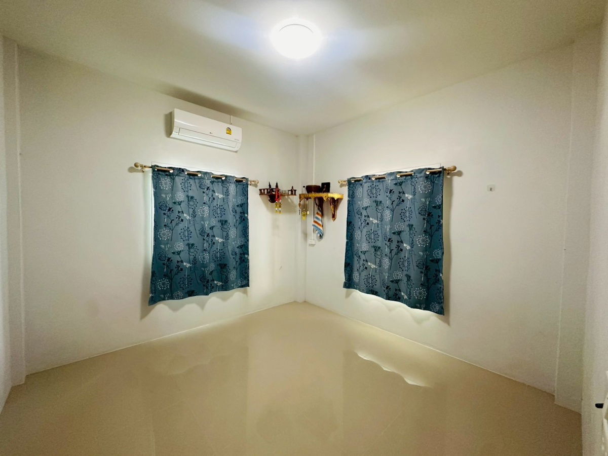 รูป บ้านพึ่งสร้าง  ขาย"ขาดทุน "ใจกลางเมืองปักธงชัย 150 ตร.ว 2.5 ล้านบาท - รูปที่ 22/27
